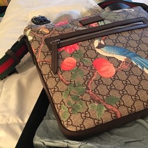 Gucci messenger bag
